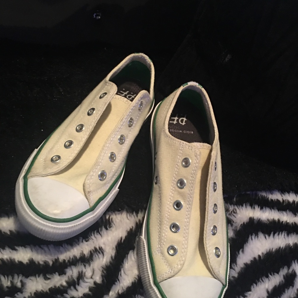 Flats - Picture 3 of 3